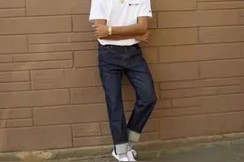 白色运动鞋推荐入手，轻巧百搭，适合不同年龄段的男士图片