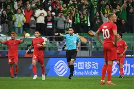 到底该判点球吗？以国际章程拉直京梅之战判罚疑问图片