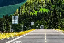 新疆最长最险最美的景点公路 独山子至库车景观大道成为网红打卡地图片