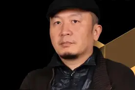 新插图封面女孩“鸭子坐”引质疑，知情人谈吴勇没有被处罚的原因图片