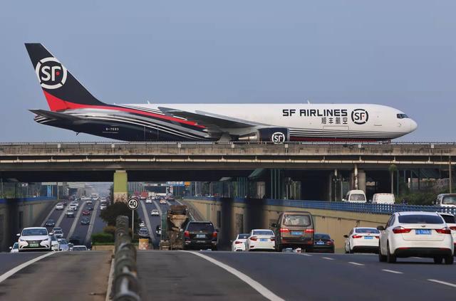 顺丰与双流签约 顺丰航空中国西部总部项目落户成都
