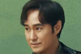 他13岁登春晚，反派专业户，48岁单身未婚，父母质疑让他哭笑不得图片