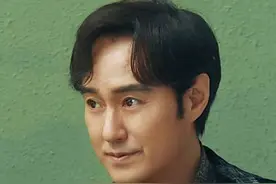 他13岁登春晚，反派专业户，48岁单身未婚，父母质疑让他哭笑不得图片