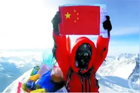 55岁“重庆珠峰哥”，万里长征走单骑图片