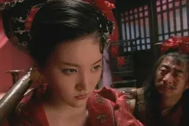 108好汉出征方腊前，扈三娘偷偷溜进林冲房间，两人究竟做了啥？图片