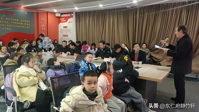 西安鄠邑区甘亭街道朝阳社区2026年迎新春经典红色诗词朗诵会举行