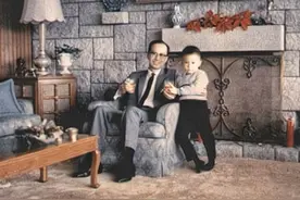 1969年，李嘉诚与大儿子在家中合影图片