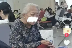 越闹越大！火车名老太又作妖：一票占三座，结局太气人，全网愤怒图片