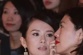 汪峰章子怡一家4口同框，同行保姆手腕金光闪闪，3岁儿子出境图片