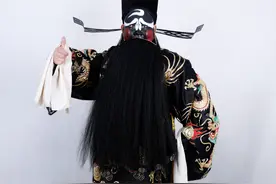 从无戏可演到万人打赏,这位“女包公”靠直播走向央视舞台图片