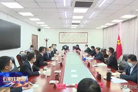 张超超与海康威视总裁胡扬忠一行进行工作会谈图片