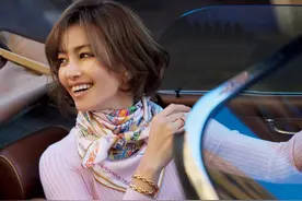 穿对“鲜艳色”，诀窍在哪？这套多色配色方案，不愧为穿搭教科书图片