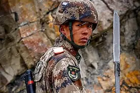 中印边界冲突真相来了，双方狼牙棒对战，解放军夜袭取胜！图片