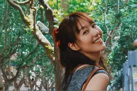 央视主持人王冠：与曹可凡传绯闻，被母亲催婚，38岁未婚也幸福图片