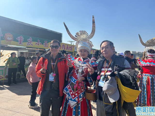 500余香港游客乘专列抵筑 开启“美味假期”之旅