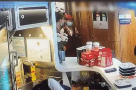 紧急救助孕妇旅客！高铁列车临停1分钟！图片