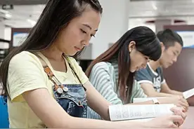 大学哪个班干部含金量最高？傻子才盯着“班长”，这两个职位真香图片