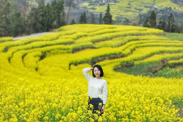 成都周边“小西安”？万亩菜花梯田、“鼓楼”、美食，快带全家去