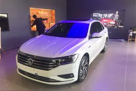 开完轩逸，再去试驾速腾，才明白日系车和德系车的差距有多大图片