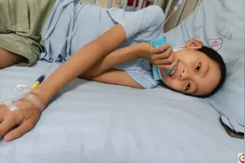 男方一穷二白，女子不顾家人反对嫁给他，七年后后悔没听父母的话图片