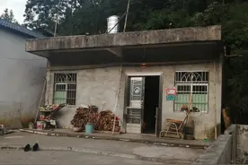 村子里唯一的光棍，看上去无忧无虑的，日子舒坦而从容图片