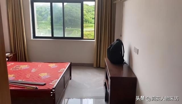 我在横店当4年群演，特殊要求会加钱，光屁股拍戏8000，女的更多