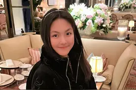 瘦了不少！李湘晒女儿王诗龄美照否认参加《乘风破浪的姐姐4》：不会参加乘风破浪主持工作！太多人问我了！图片
