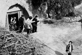 15张照片，记录下消失的地下村，看10年前里边的生活是啥样图片