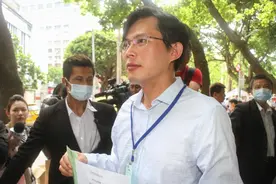 批民进党与黑道势力称兄道弟，台湾前民代：绿营喊反黑金是侮辱台湾人智商图片