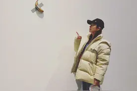 刘芸带娃看展，身形臃肿被疑怀二胎？11岁儿子长高不少太帅气图片
