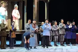 68岁陈佩斯新剧首演！与儿子搭档博满堂彩，朱时茂杨立新惊喜现身图片