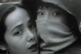 还记得《霸王别姬》的小豆子吗？一个要出家一个被张国荣改变命运图片