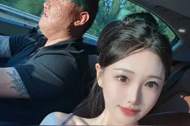 女孩晒与男友同框合照，两人因颜值差距引热议：这是有钞能力！图片