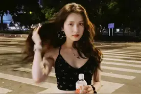 漂亮空姐发视频自曝被陈思诚“从头到脚打量”，斥责对方不礼貌图片