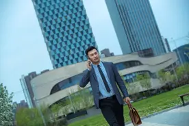 你和成功人士之间差的是什么？不是拼搏和努力，而是心智的差别图片