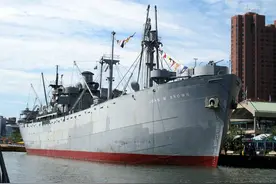 “氢脆”真的有这么可怕？刚完工的巨型油轮，停着没动断成了两截图片