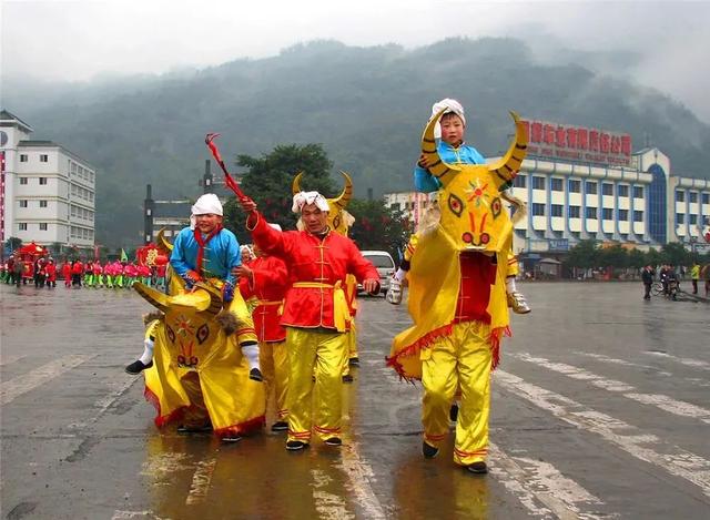 官宣!元宵节活动集锦来了!打铁花、猜灯谜、龙狮灯、汉服展演、乐队演唱……