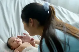 为何宝宝身上的“婴儿味”，旁人觉得太难闻，而家人却想“吸”？图片