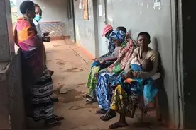 中国医生在非洲：回国的航班全取消了，我看着朋友死在了枪下图片