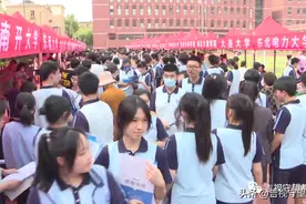 高校招生咨询会，为考生精准解析升学信息图片