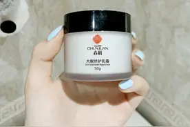 买保湿面霜时，建议囤这4款，虽然价格不贵但效果好，补水又滋润图片