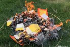 你们知道清明节烧纸时为什么要画一个圈吗？图片