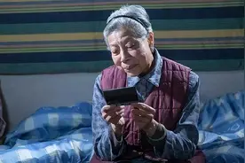为什么有些娃，越长大越想远离奶奶？并非白眼狼，老人要反思图片