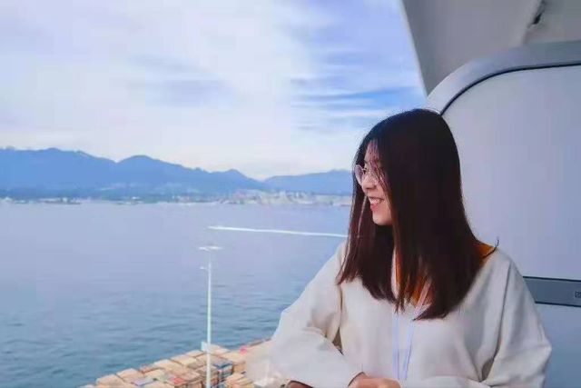 被马云砸中的锦鲤女孩，支付宝中奖1个亿，后来怎么样了？
