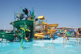 去水上乐园4天后不治身亡，水中玩耍后高烧不断？水上乐园安全吗图片