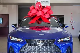 雷克萨斯IS:我摊牌了，我的对手是宝马3系图片