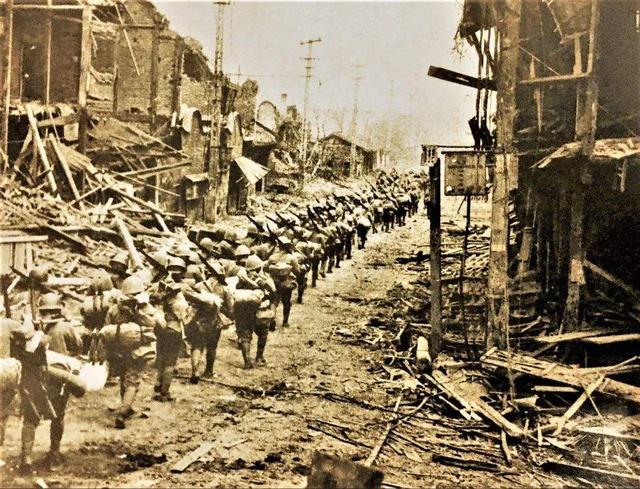 3, 1937年8月13日,八一三事件爆发,11月12日,上海沦陷,满目疮痍,百姓