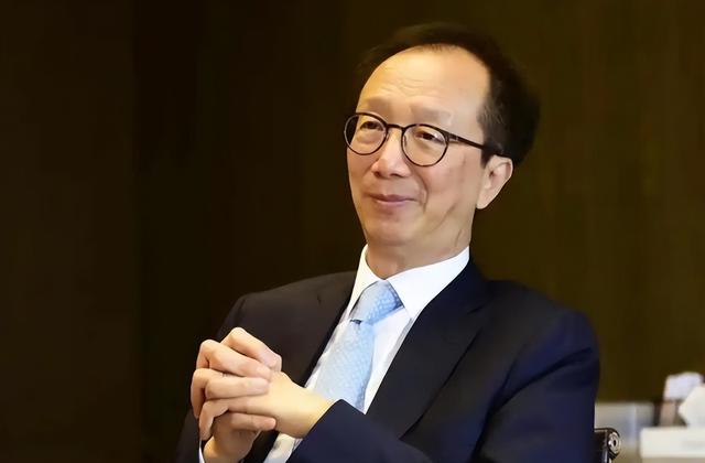 香港财神爷梁锦松，给祖国狂赚3万亿，如今为生4胎花99亿买下医院