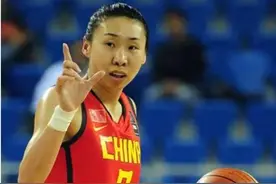 前女篮队长苗立杰：33岁退役嫁给1米78军官，36岁生女儿后又复出图片