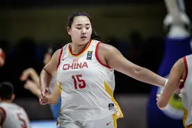 可爱!女篮奥尼尔刘禹彤:我不知道自己火了 比赛不能看手机图片